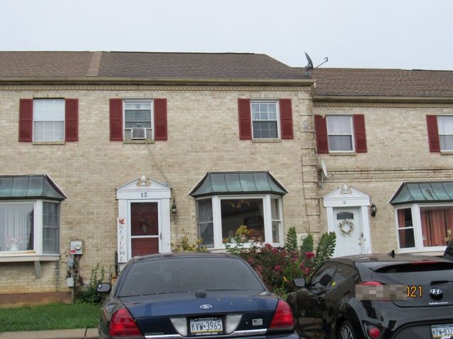 13 Lincoln Pl, Whitehall, PA 18052