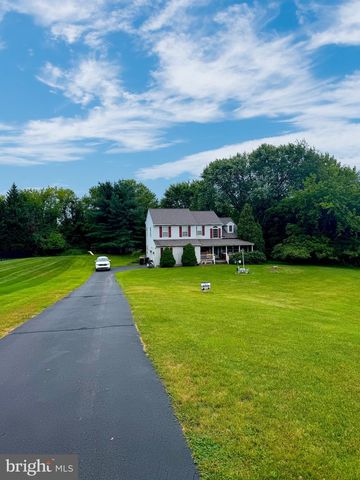22 Windy Knoll Dr, Royersford, PA 19468