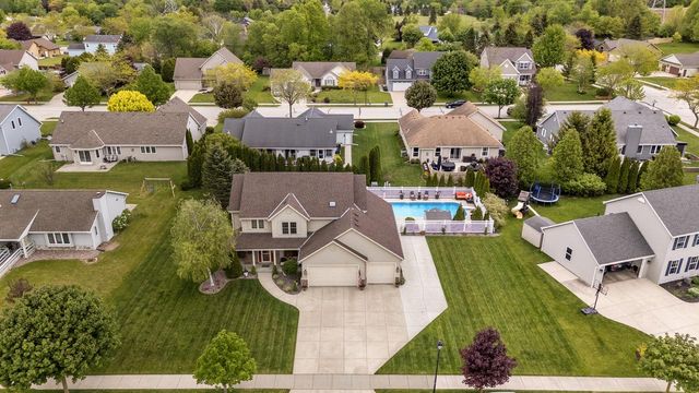 348 S Maple LANE, Saukville, WI 53080