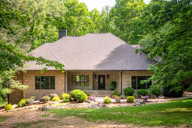 72 Cool Springs Rd, Signal Mountain, TN 37377