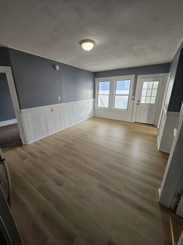 285 Lake Ave #4, Manchester, NH 03103