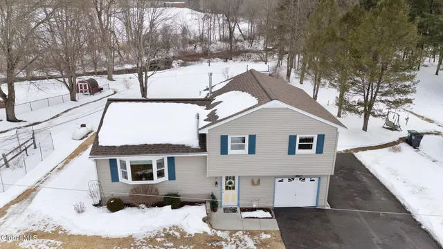 15 McClellan Drive, Nassau, NY 12123