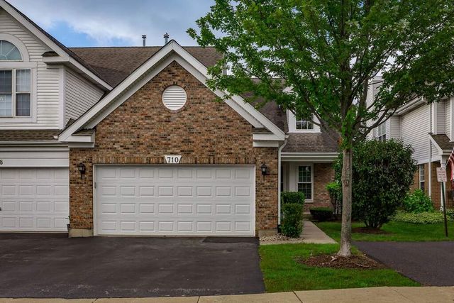 710 Citadel Dr, Westmont, IL 60559