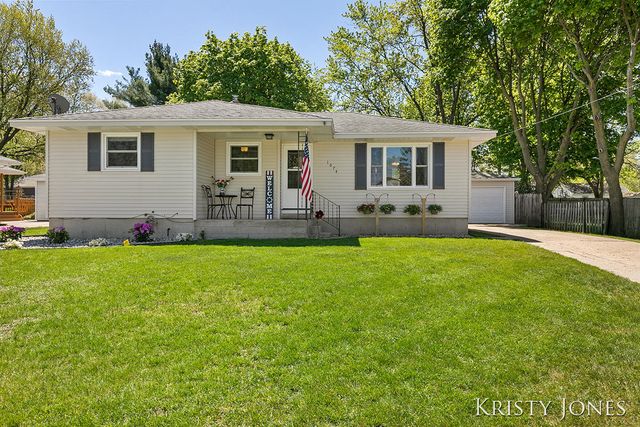 1074 51st St SE, Kentwood, MI 49508 - 4 Bed, 2 Bath Single ...