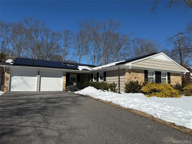 59 Sycamore Circle, Stony Brook, NY 11790
