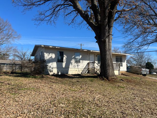 1007 Puritan Ave, Muscle Shoals, AL 35661