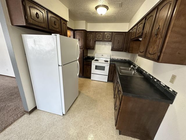 1404 10th Ave SE, Aberdeen, SD 57401