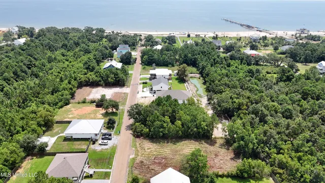 123 Lafitte Dr, Waveland, MS 39576