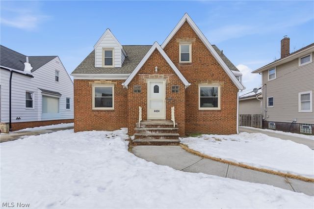 4424 Forestwood Dr, Parma, OH 44134