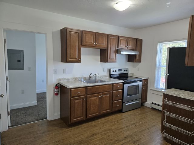 70 Whitney St, Nashua, NH 03064