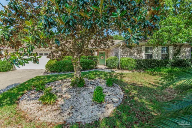 2034 Bayou Dr, Navarre, FL 32566