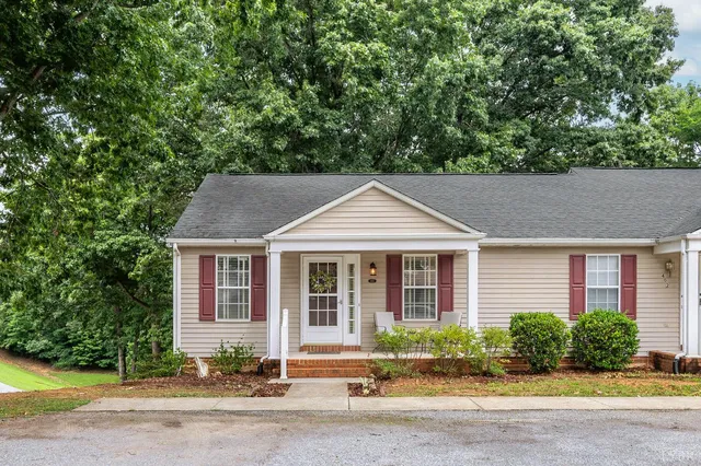 401 Royal Gardens Ct, Madison Heights, VA 24572