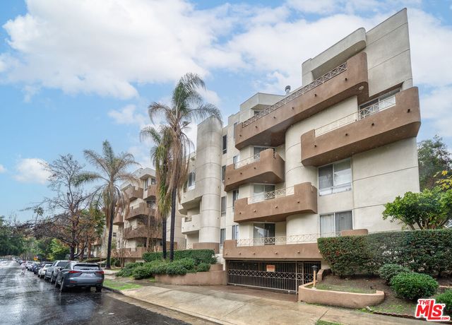 333 Westminster Ave #205, Los Angeles, CA 90020