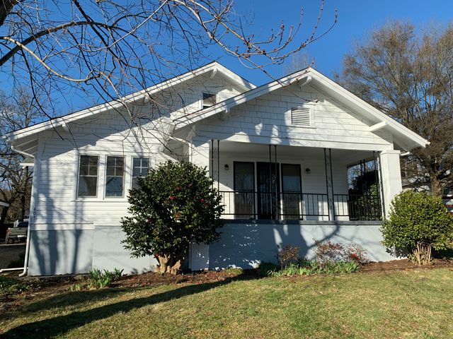 407 3rd Ave SE, Hickory, NC 28602