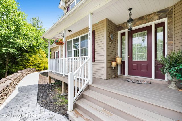 312 Reagan Dr, East Stroudsburg, PA 18301
