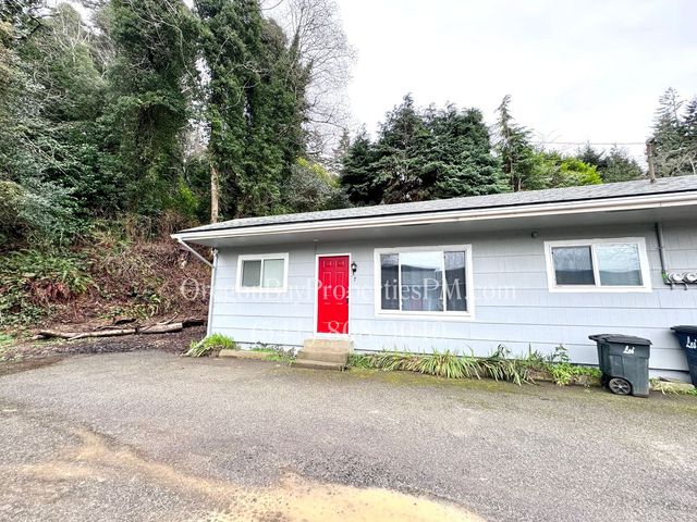 63671 Harriet Rd #5, Coos Bay, OR 97420