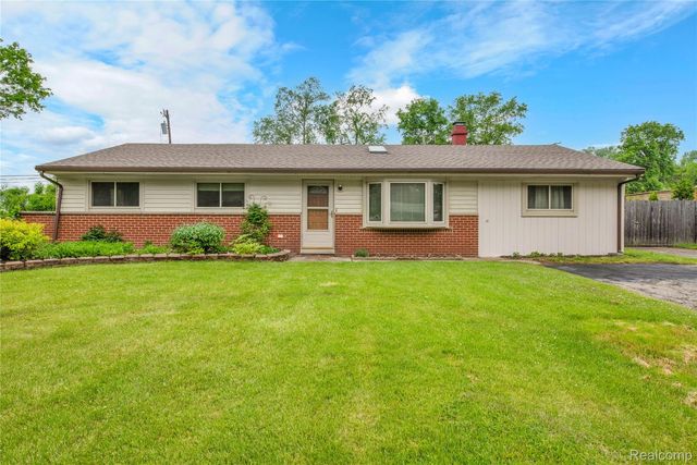 6927 Snow Apple Dr, Clarkston, MI 48346