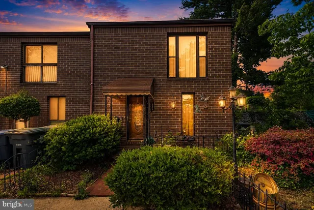 834 Wheeler Hill Dr SE #834, Washington, DC 20032
