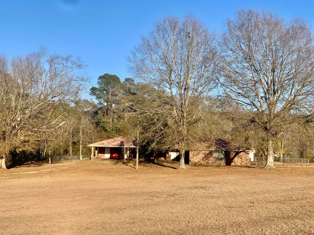 2524 Rocky Branch Rd, Sumrall, MS 39482