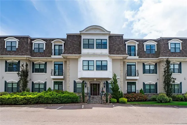 1404 South County Trl #203, East Greenwich, RI 02818