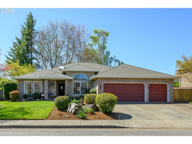 2155 NW Chrystal Dr, McMinnville, OR 97128
