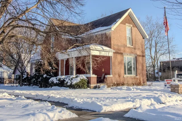 302 S  Main St, Knox, IN 46534