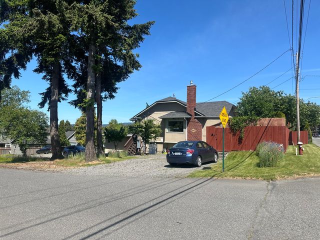 1401 Lakeway Dr #A, Bellingham, WA 98229