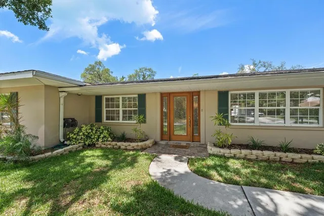 802 Allamanda Dr, Largo, FL 33770