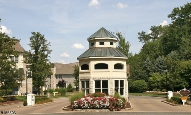 210 Edmonton Ct, Livingston, NJ 07039