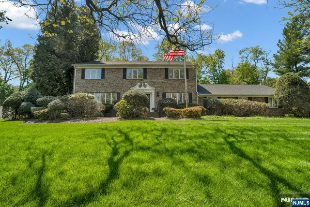309 Windham Ct, Wyckoff, NJ 07481