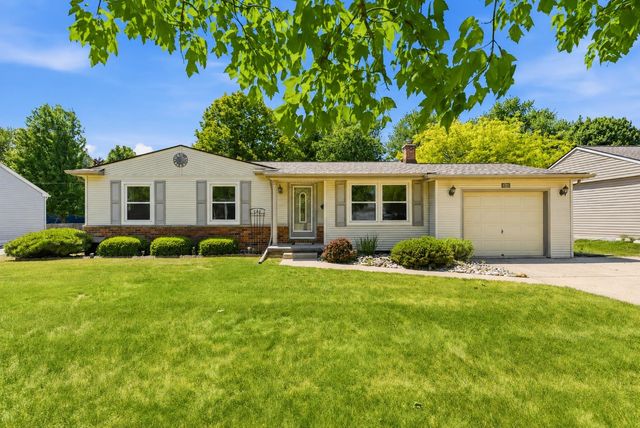 604 Somerset Dr, Flushing, MI 48433
