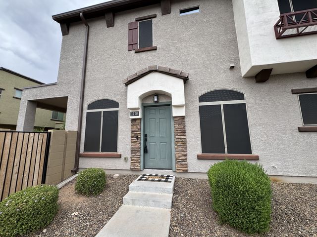 2725 E  Mine Creek Rd, Phoenix, AZ 85024
