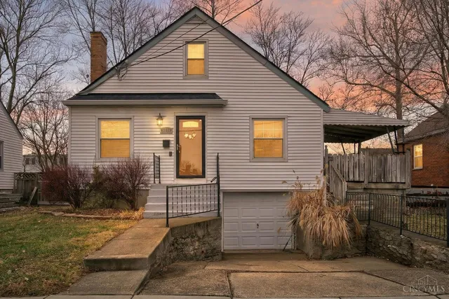 8417 Royal Heights Dr, Cincinnati, OH 45239