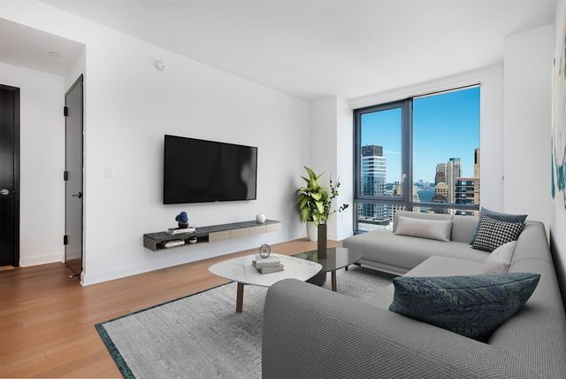21 W  End Ave  #1, New York, NY 10023