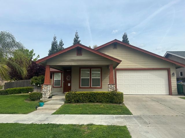 470 W  Lilac Ave, Reedley, CA 93654
