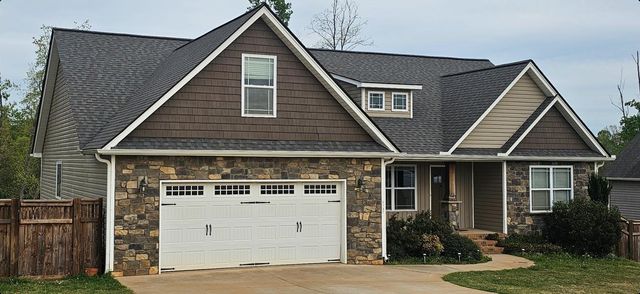 1581 Ballenger Rd, Wellford, SC 29385