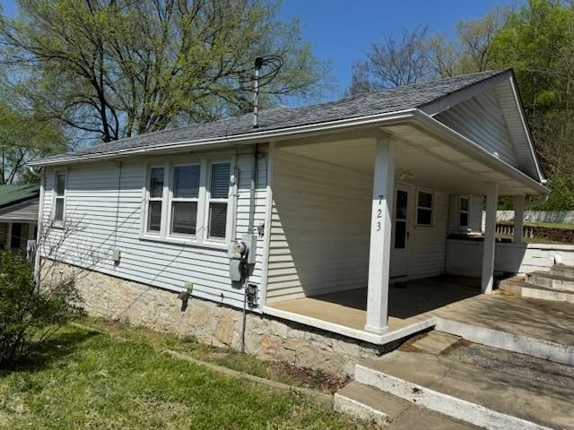 723 E  4th St, Russellville, KY 42276