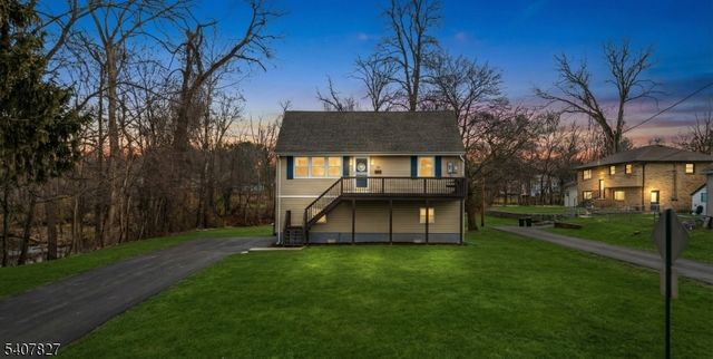 26 Pequannock Ave, Pequannock, NJ 07440