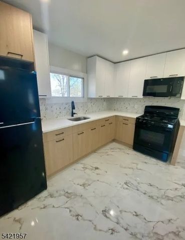 323 Rutherford Ave #B, Franklin, NJ 07416