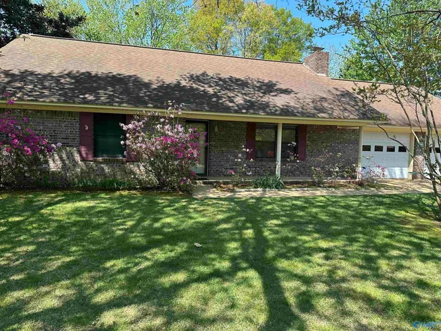 1307 Hickory St, Albertville, AL 35950