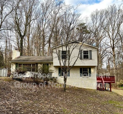 832 Leigh Mill Rd, Great Falls, VA 22066