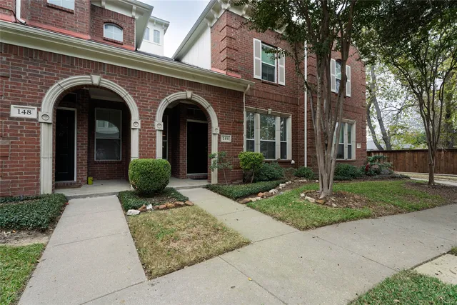 144 Leonard St, Lewisville, TX 75057