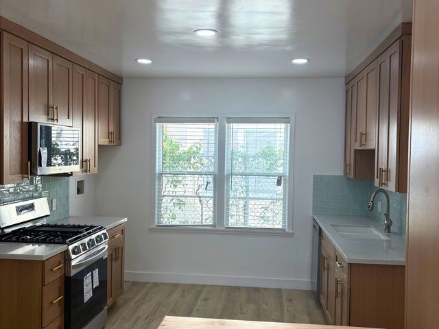 1802 Ocean Park Blvd #D, Santa Monica, CA 90405