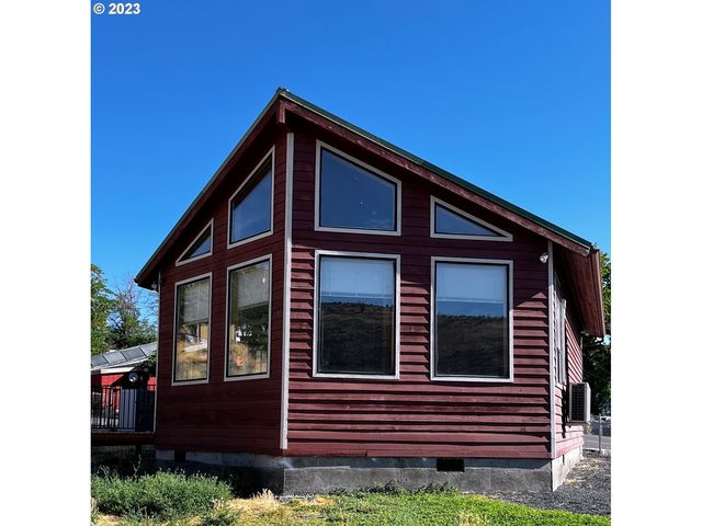 304 Elrod St, Maupin, OR 97037