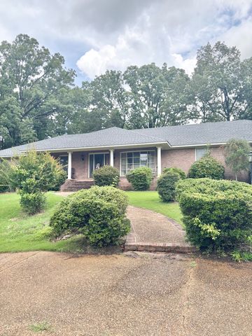 510 Forrest Hill Dr, Grenada, MS 38901
