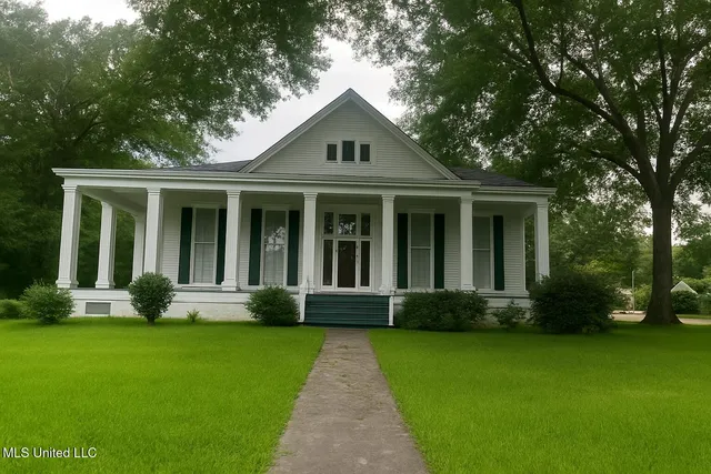 751 S  Main St, Grenada, MS 38901