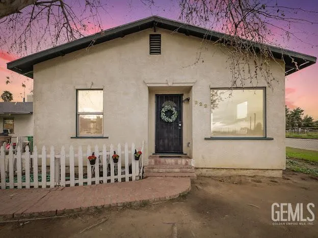 222 Hughes Ave, Bakersfield, CA 93308