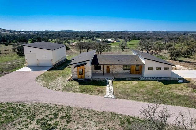 226 Axis Cir, Fredericksburg, TX 78624