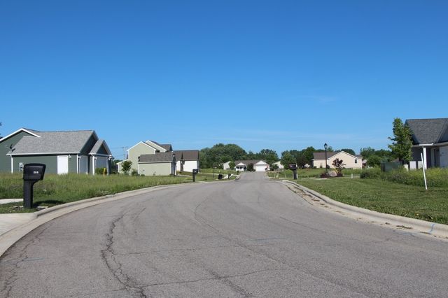 2271 Highlander Dr, Warsaw, IN 46580