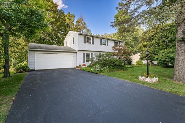734 Eastwood Cir, Webster, NY 14580